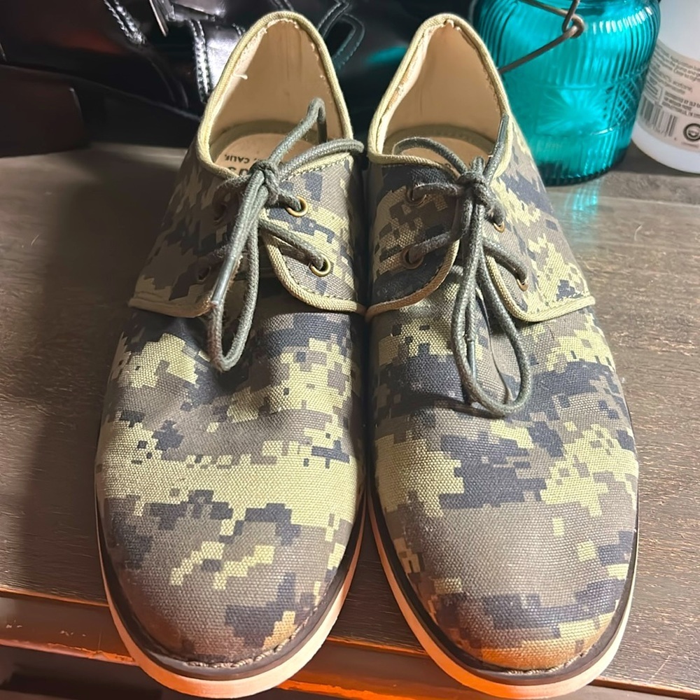 Generic Surplus Los Angeles‎ Calif. Men’s Digital Camo Oxford Loafers.